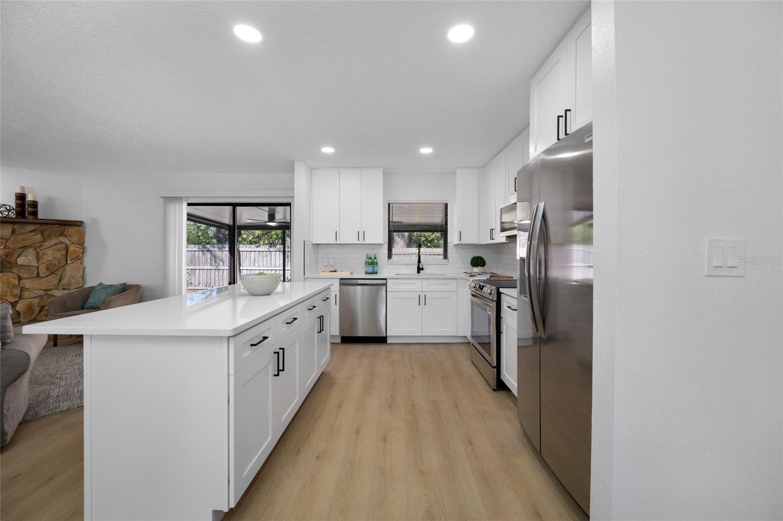 Image 13 of 71 For 9880 Bay Street