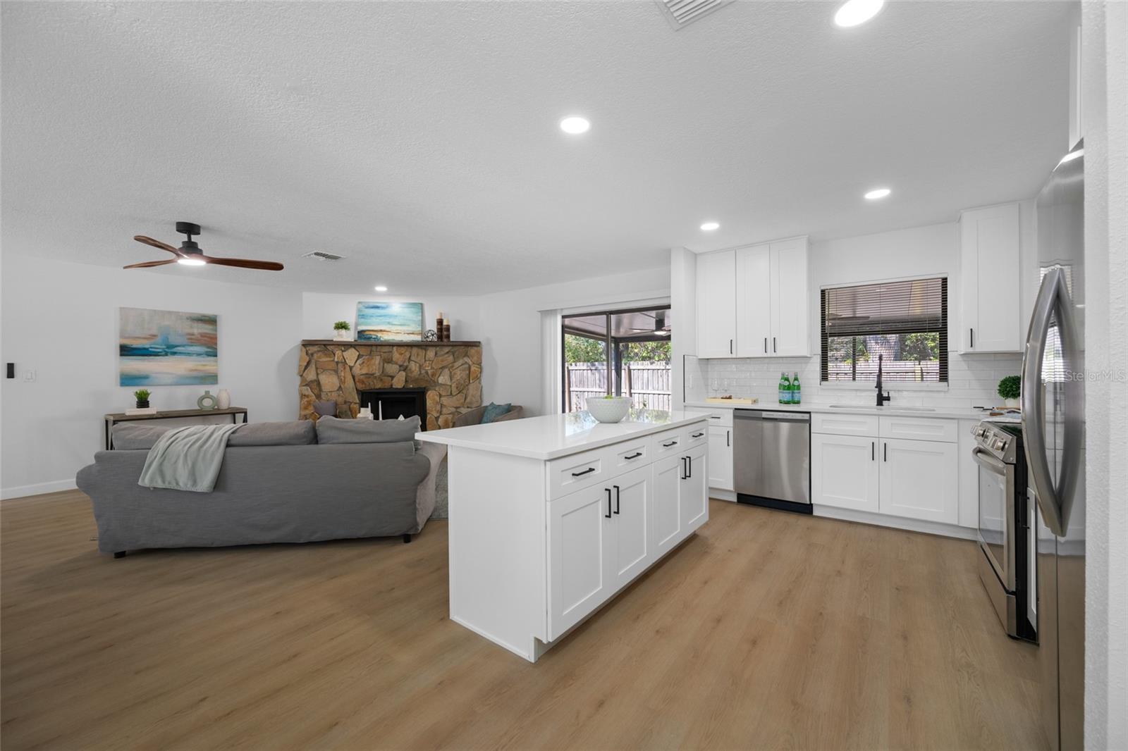 Image 14 of 71 For 9880 Bay Street