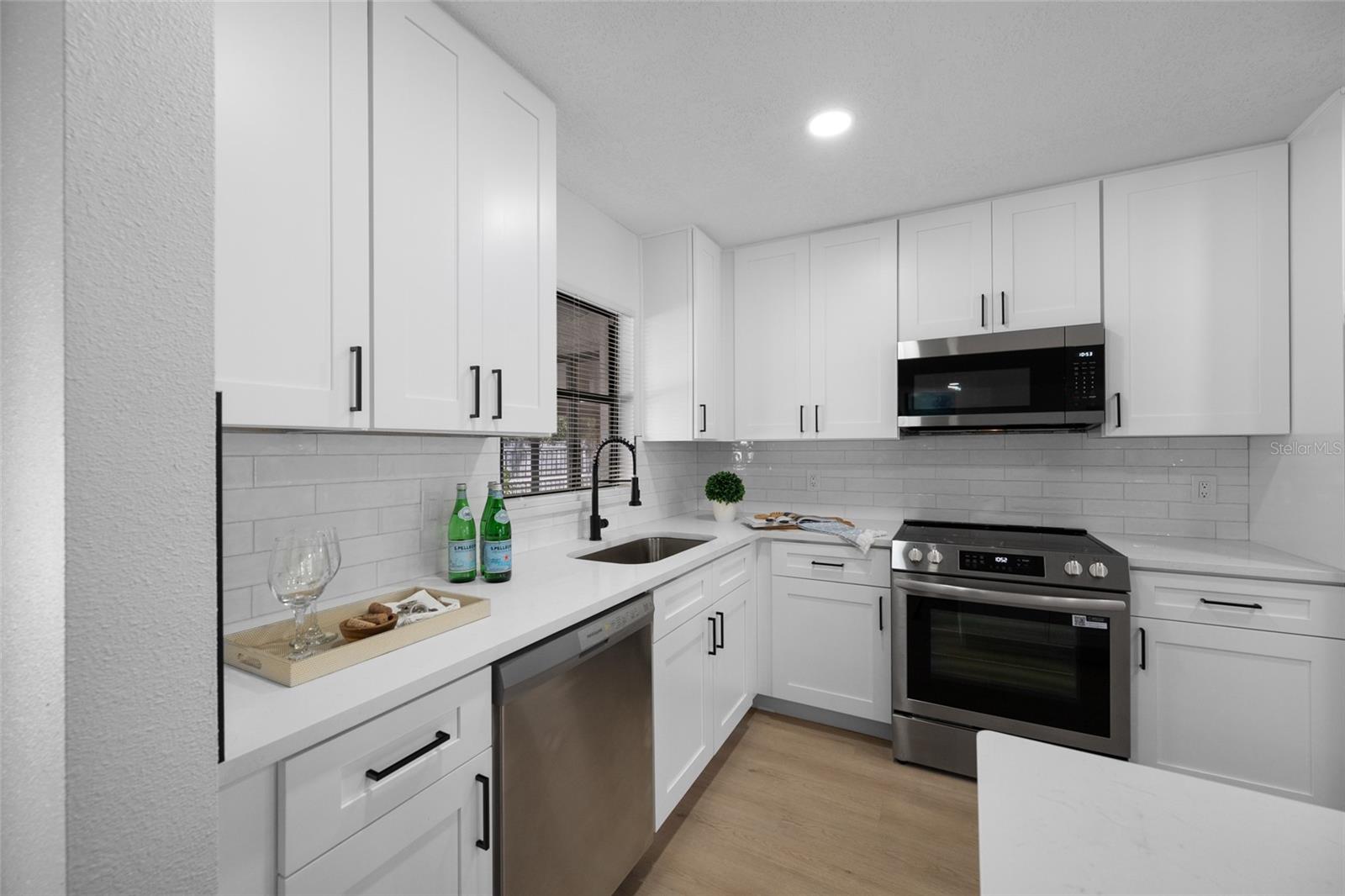 Image 17 of 71 For 9880 Bay Street