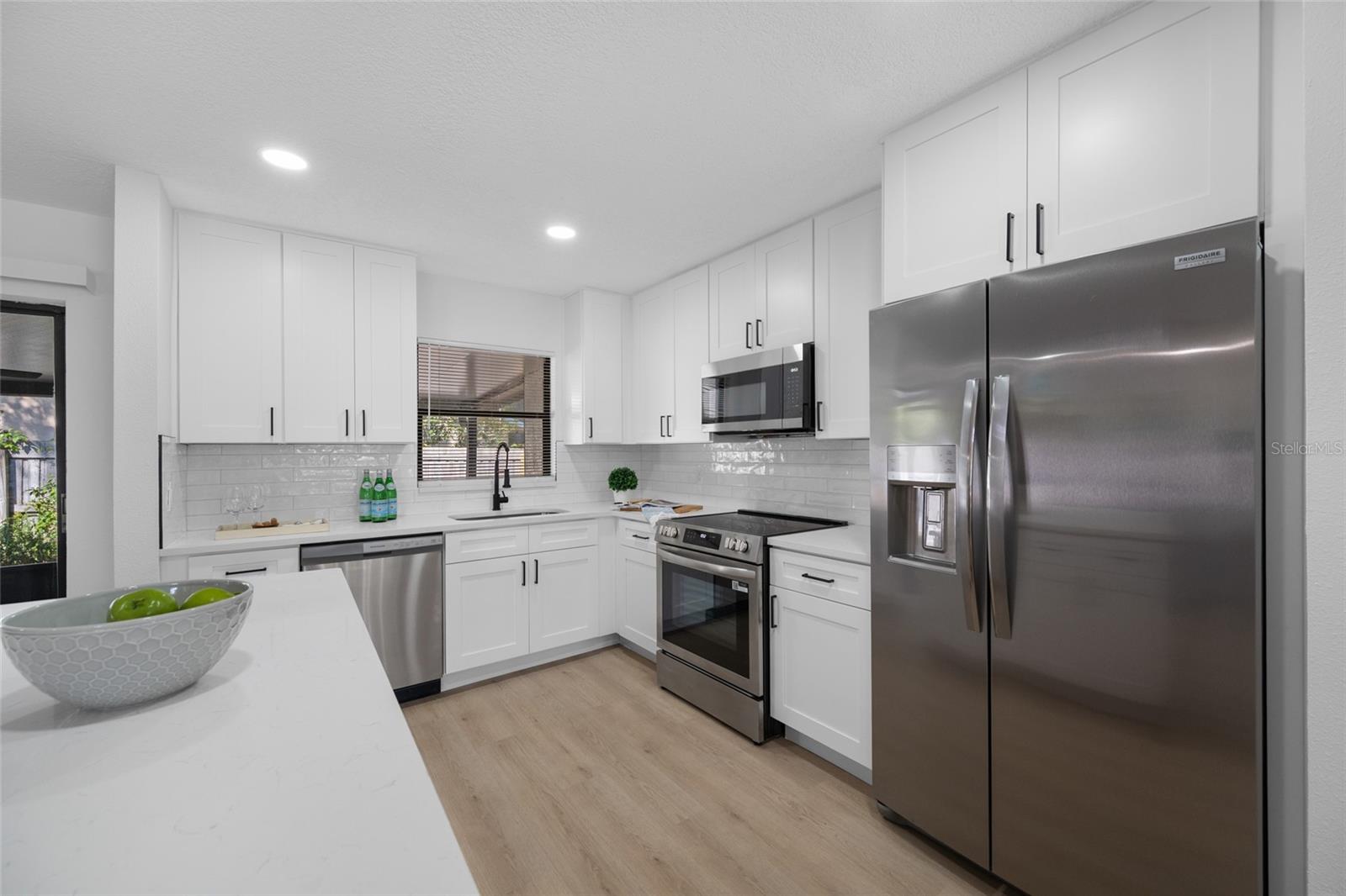 Image 18 of 71 For 9880 Bay Street