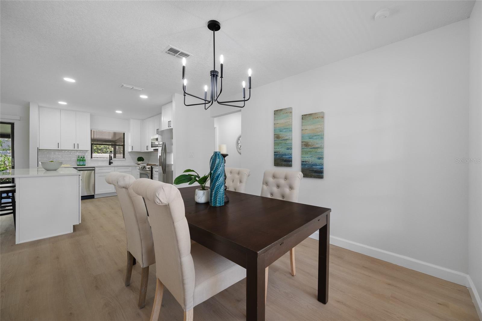 Image 20 of 71 For 9880 Bay Street