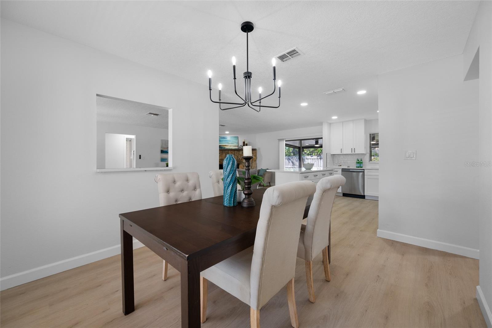 Image 21 of 71 For 9880 Bay Street