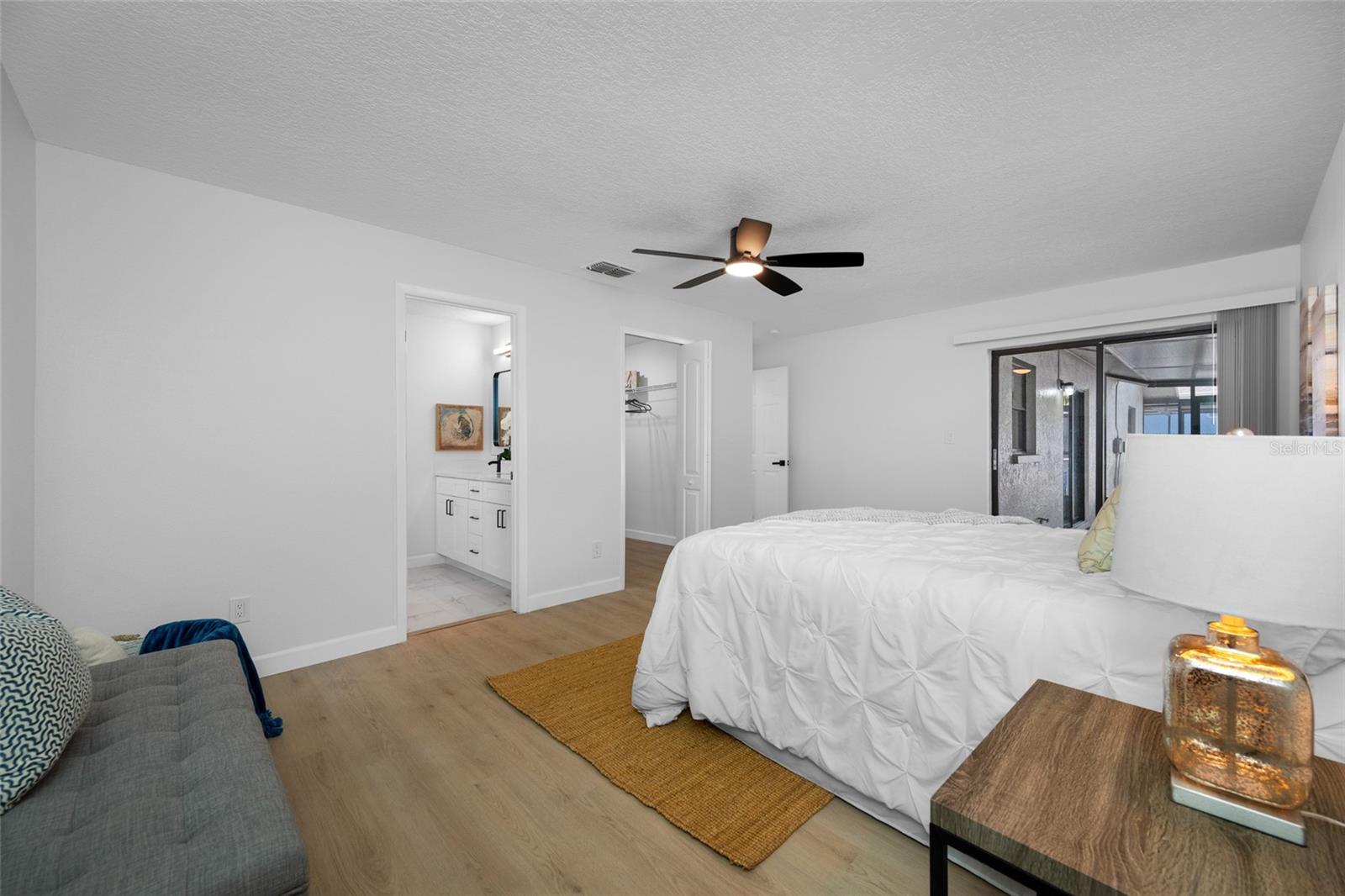 Image 26 of 71 For 9880 Bay Street