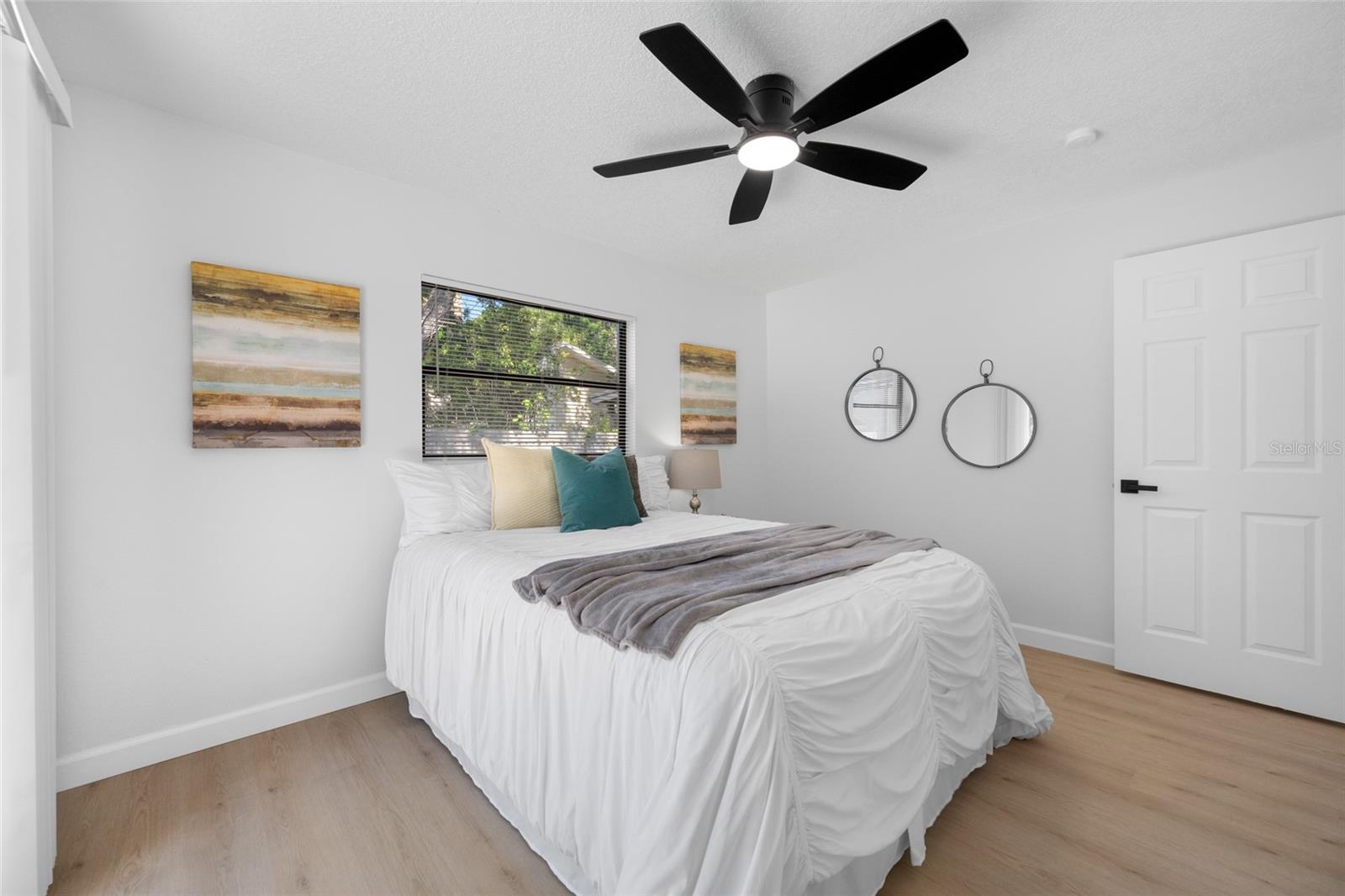 Image 37 of 71 For 9880 Bay Street