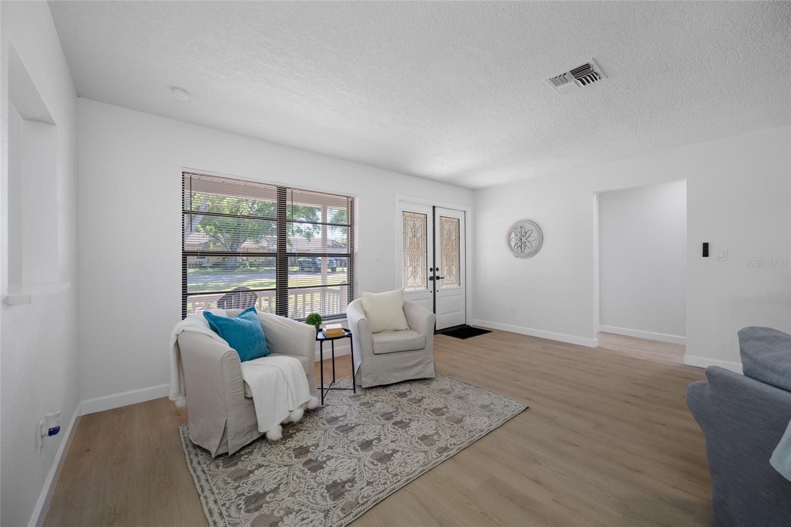 Image 6 of 71 For 9880 Bay Street