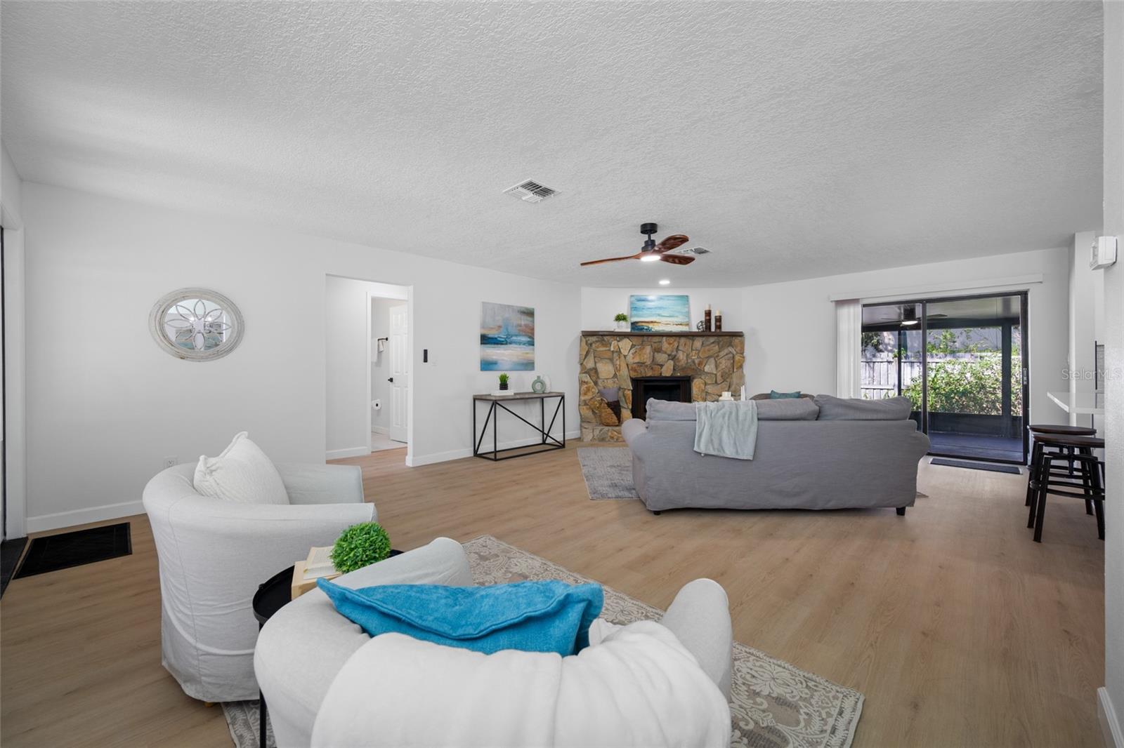 Image 8 of 71 For 9880 Bay Street