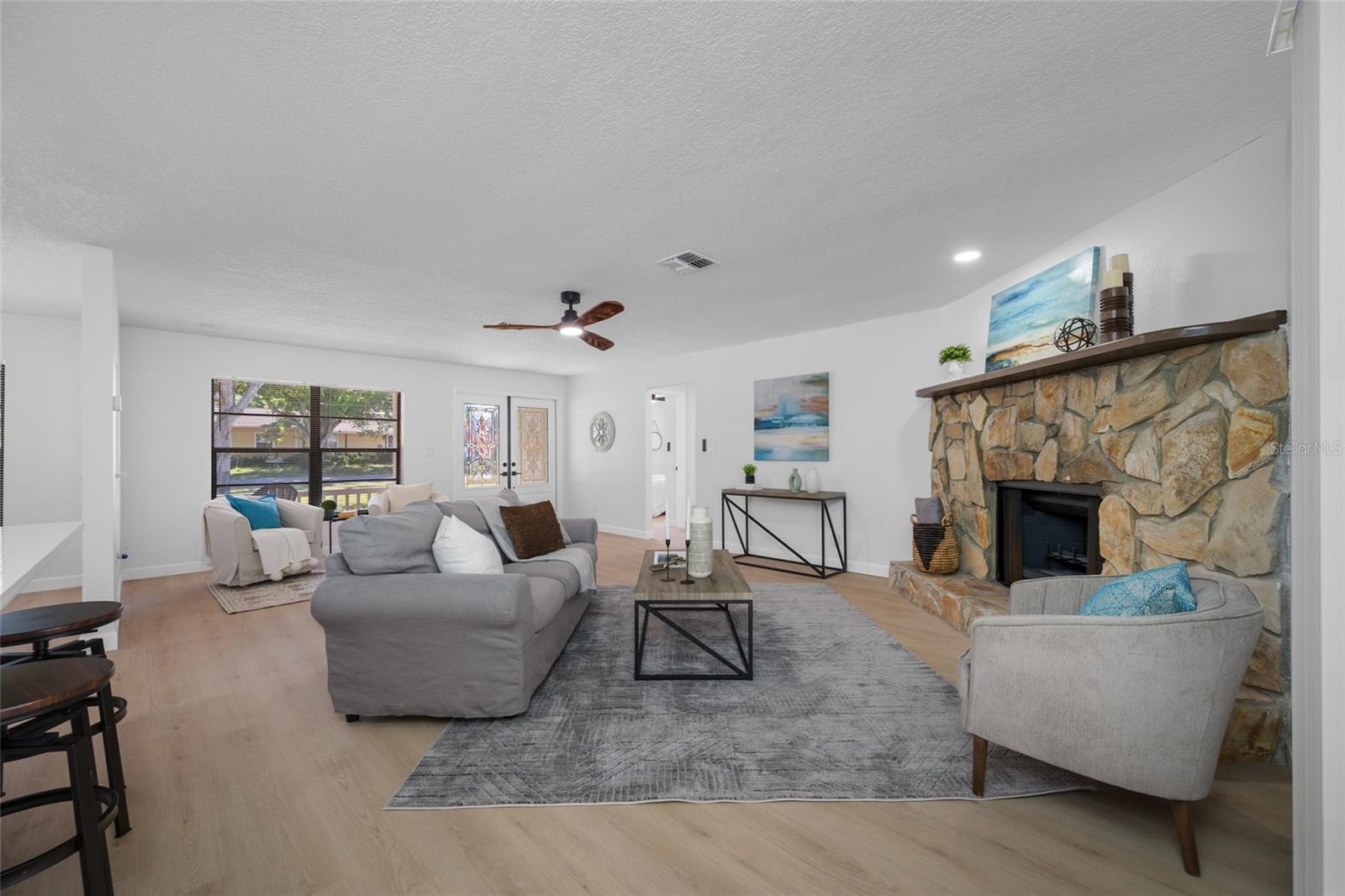 Image 9 of 71 For 9880 Bay Street