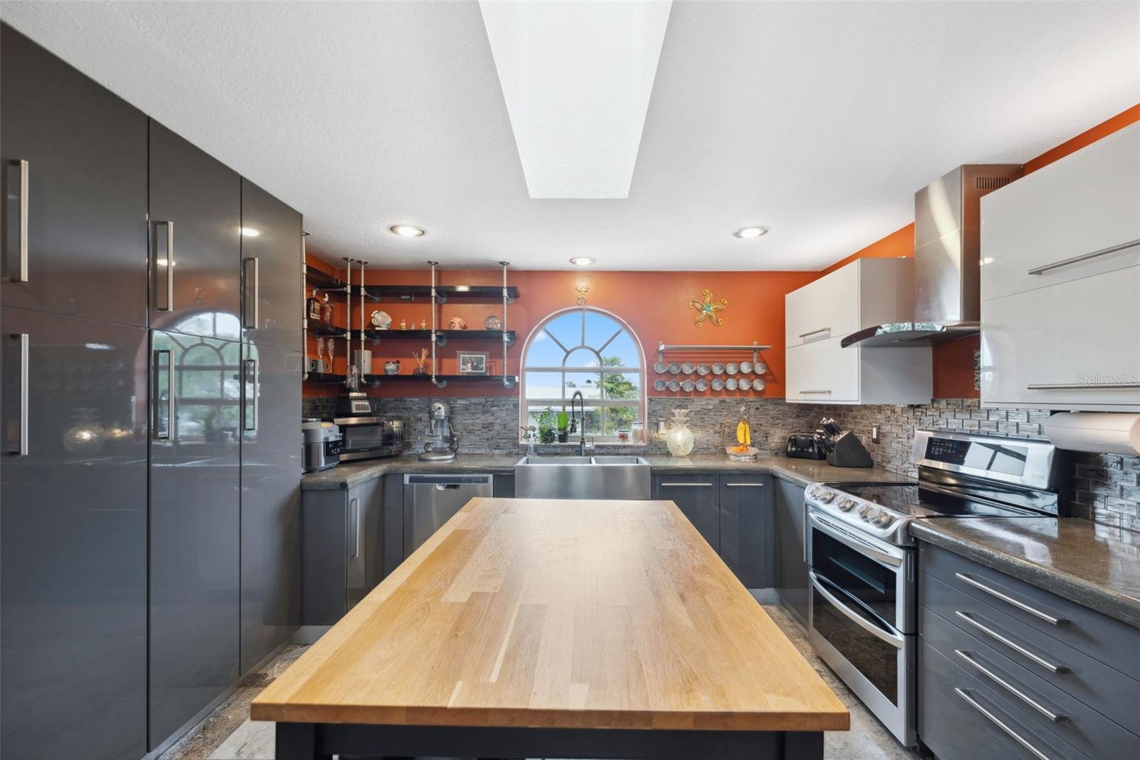 Image 27 of 84 For 3114 Bluff Boulevard