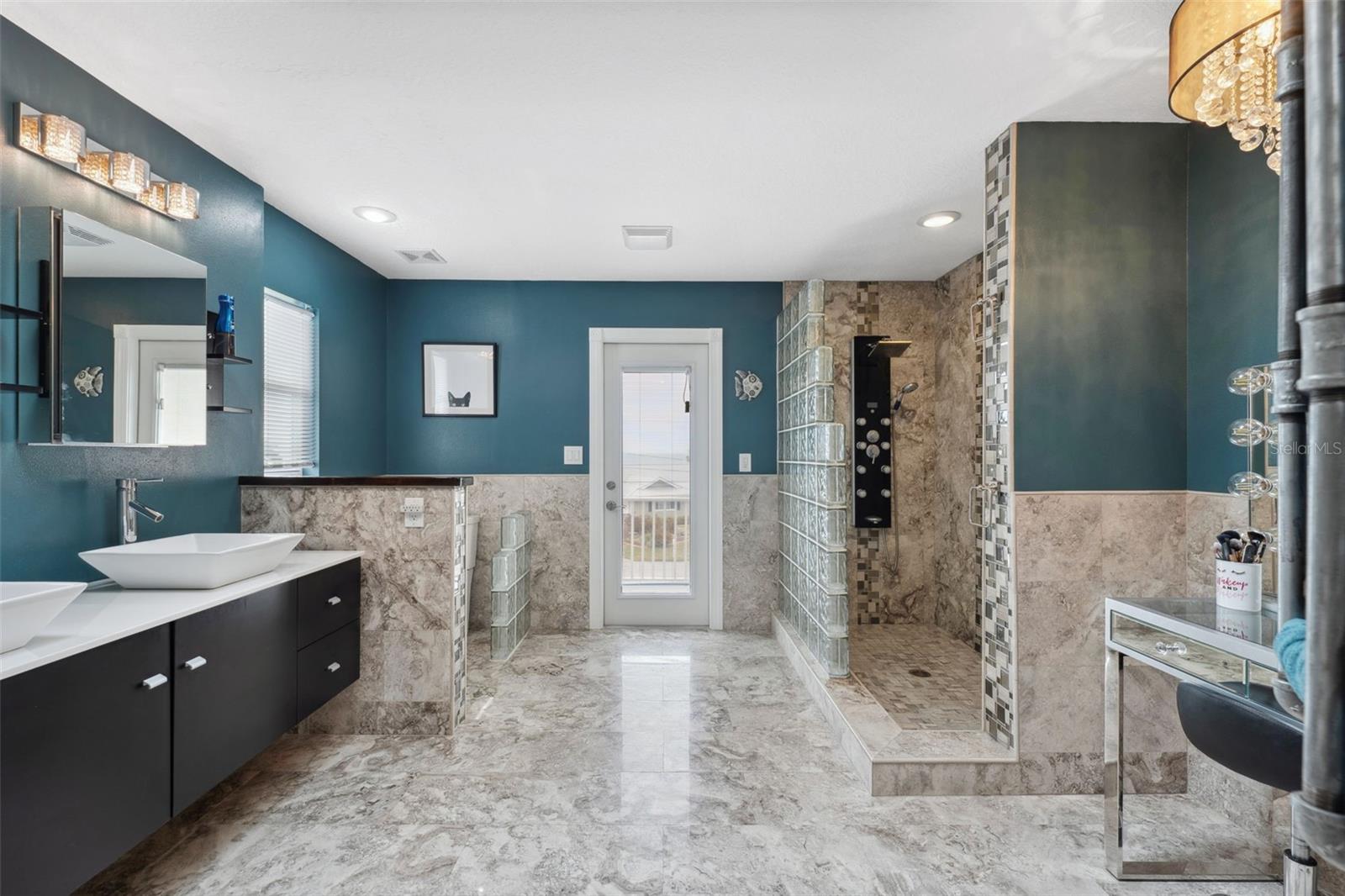 Image 40 of 84 For 3114 Bluff Boulevard