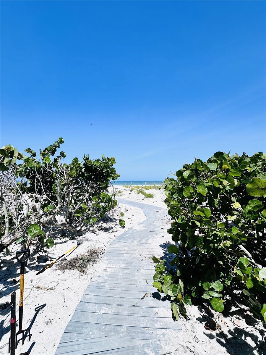 Image 24 of 25 For 3111 Pass A Grille Way 109r