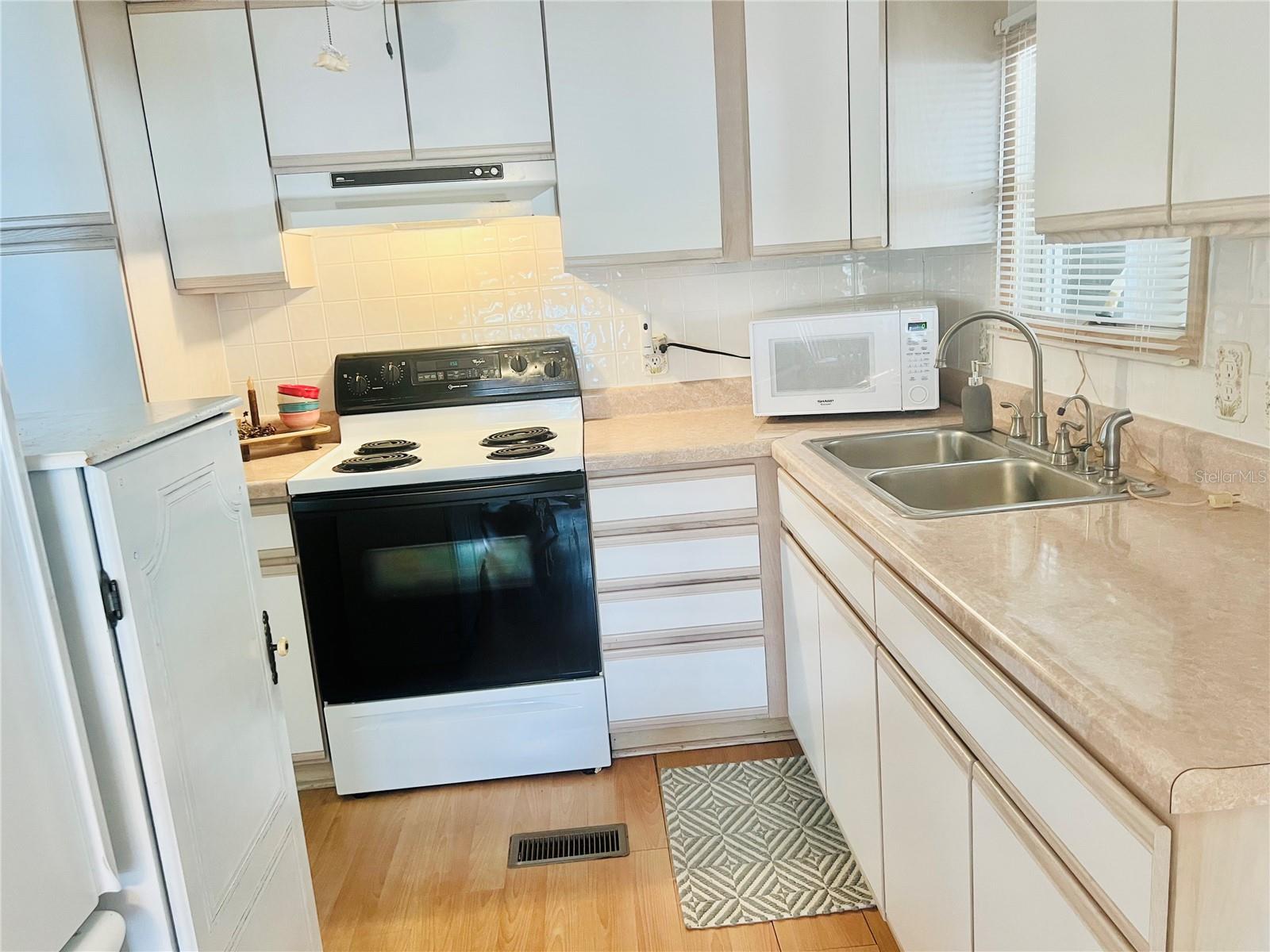 Image 3 of 24 For 2224 Ca D Oro Drive