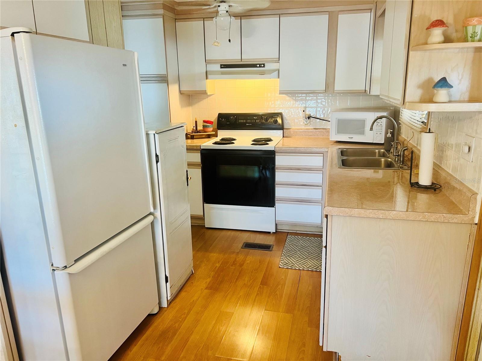 Image 4 of 24 For 2224 Ca D Oro Drive