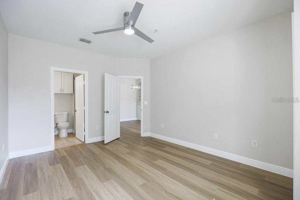 Image 10 of 18 For 5605 Legacy Crescent Place 204