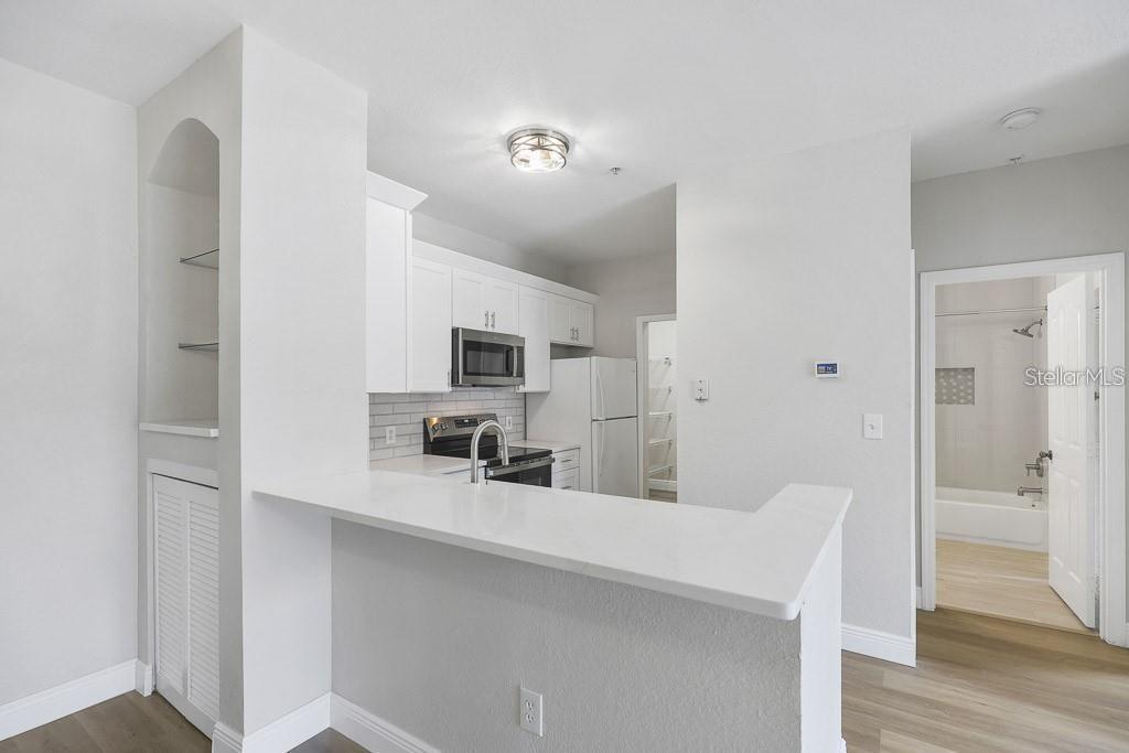 Image 8 of 18 For 5605 Legacy Crescent Place 204