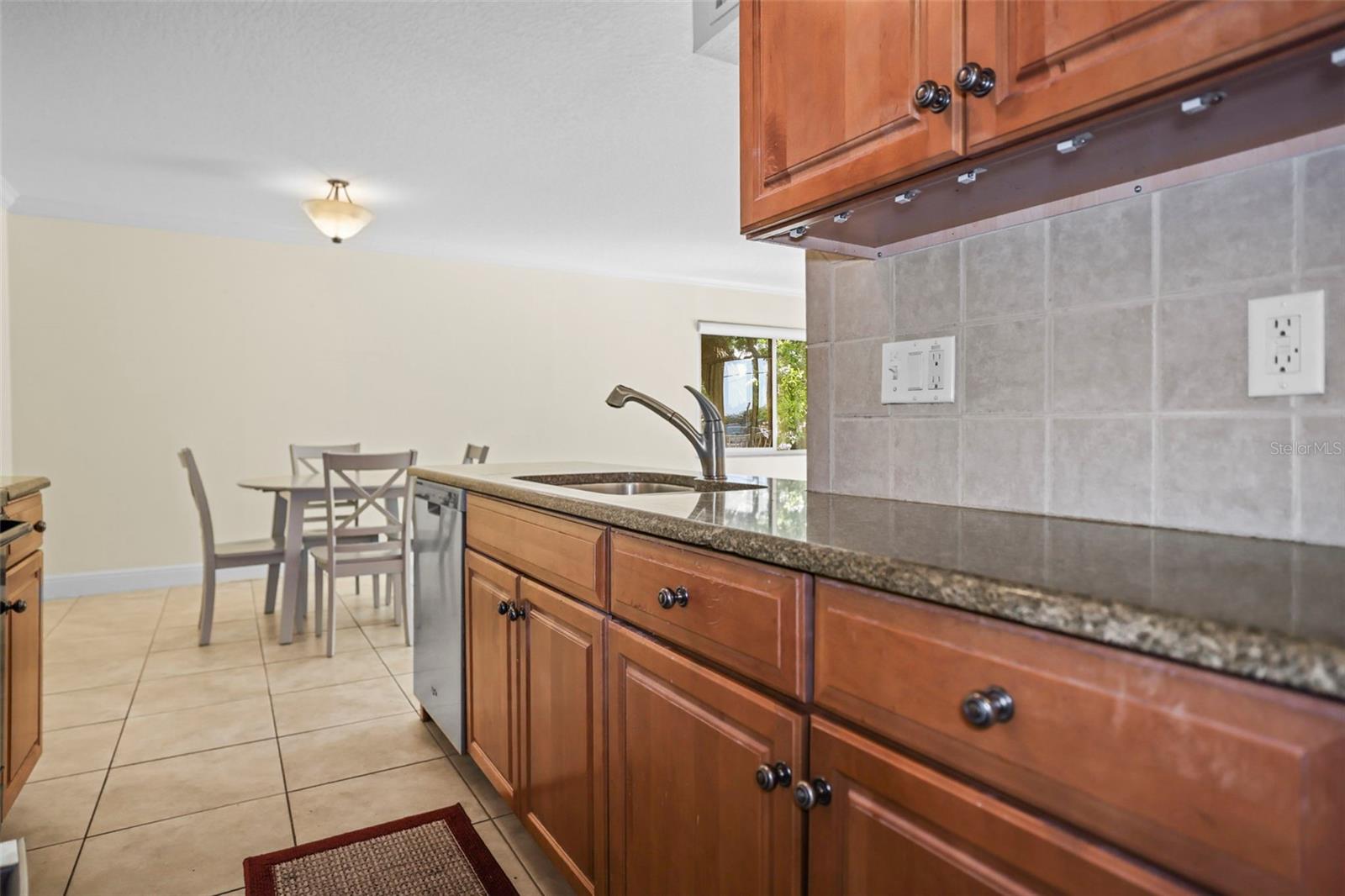 Image 10 of 34 For 950 Broadway  205