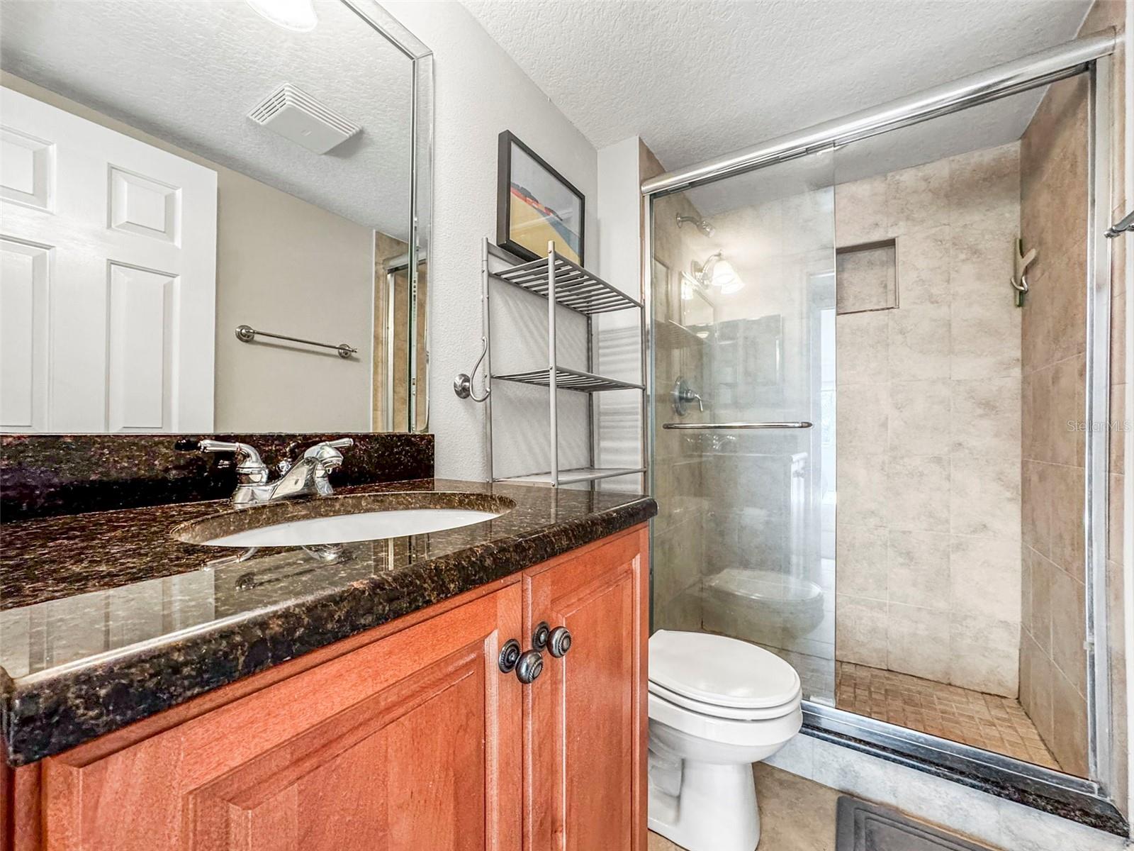 Image 11 of 34 For 950 Broadway  205