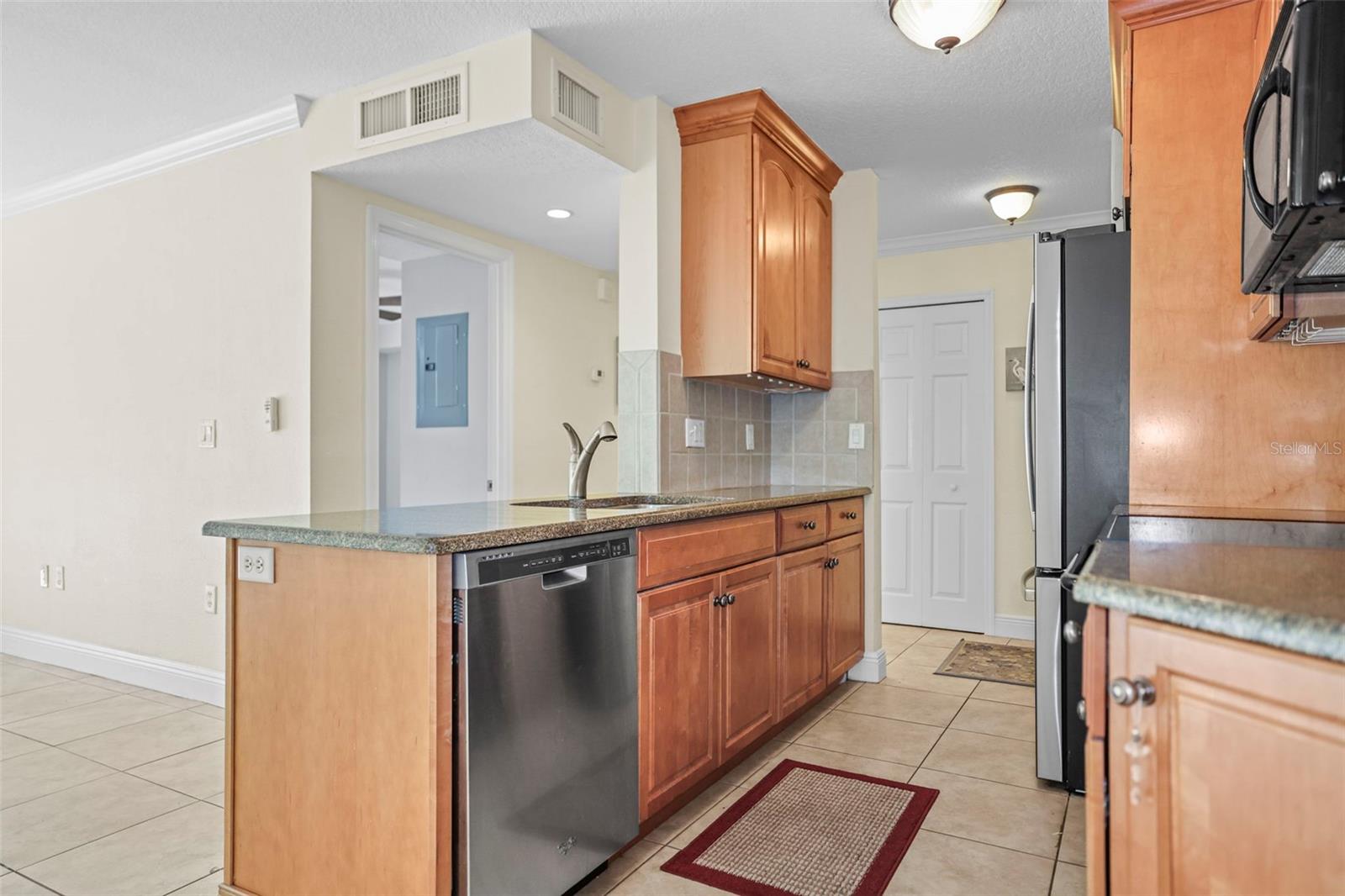 Image 13 of 34 For 950 Broadway  205