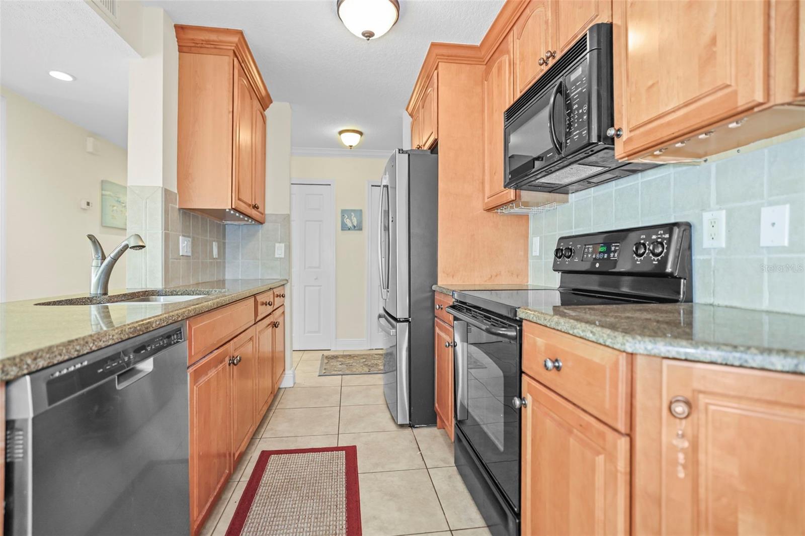 Image 14 of 34 For 950 Broadway  205