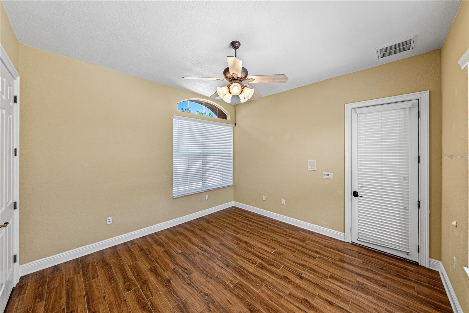 Image 49 of 85 For 12231 Woodlands Circle