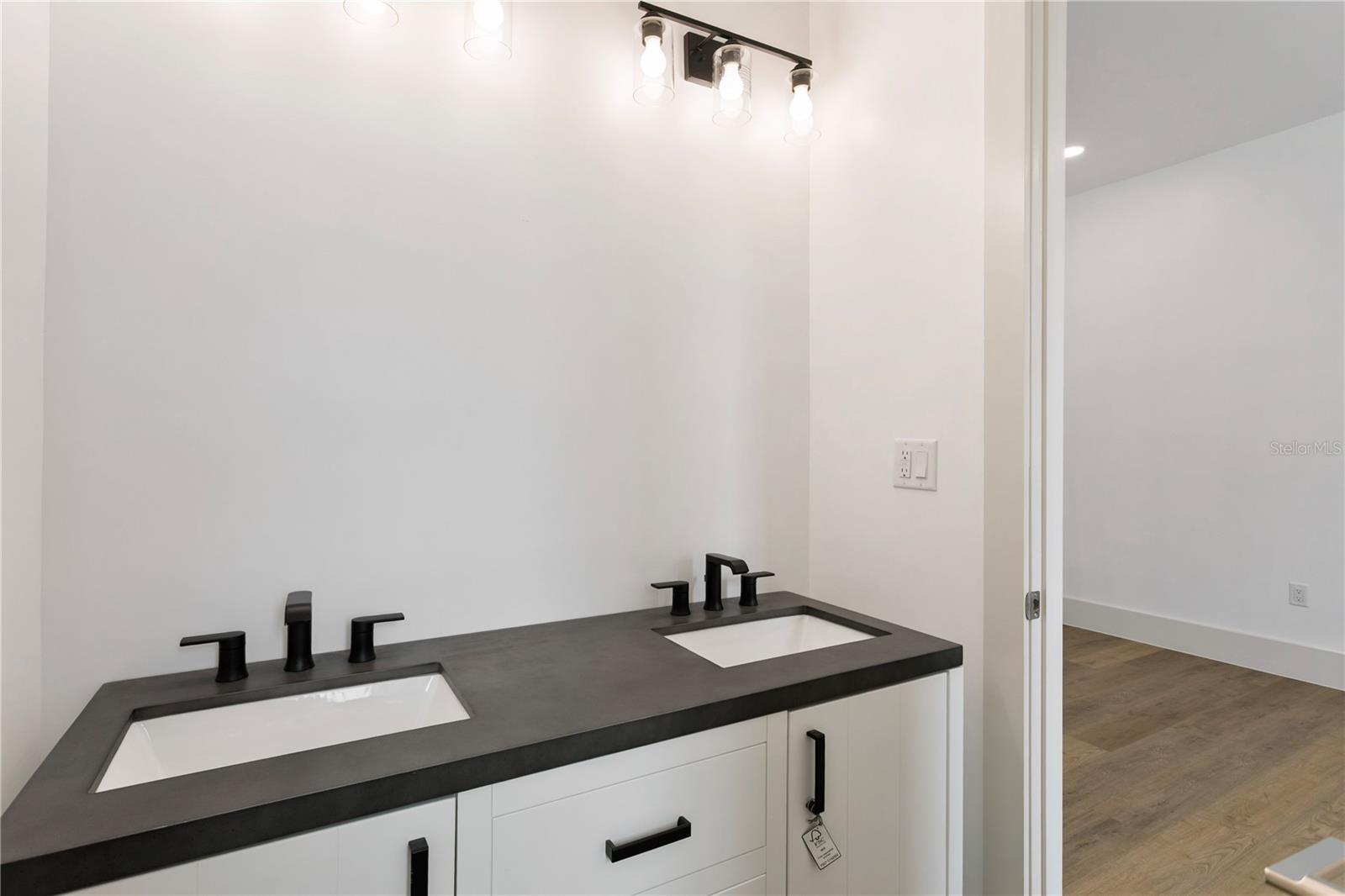 Image 40 of 58 For 514 38th Avenue Ne