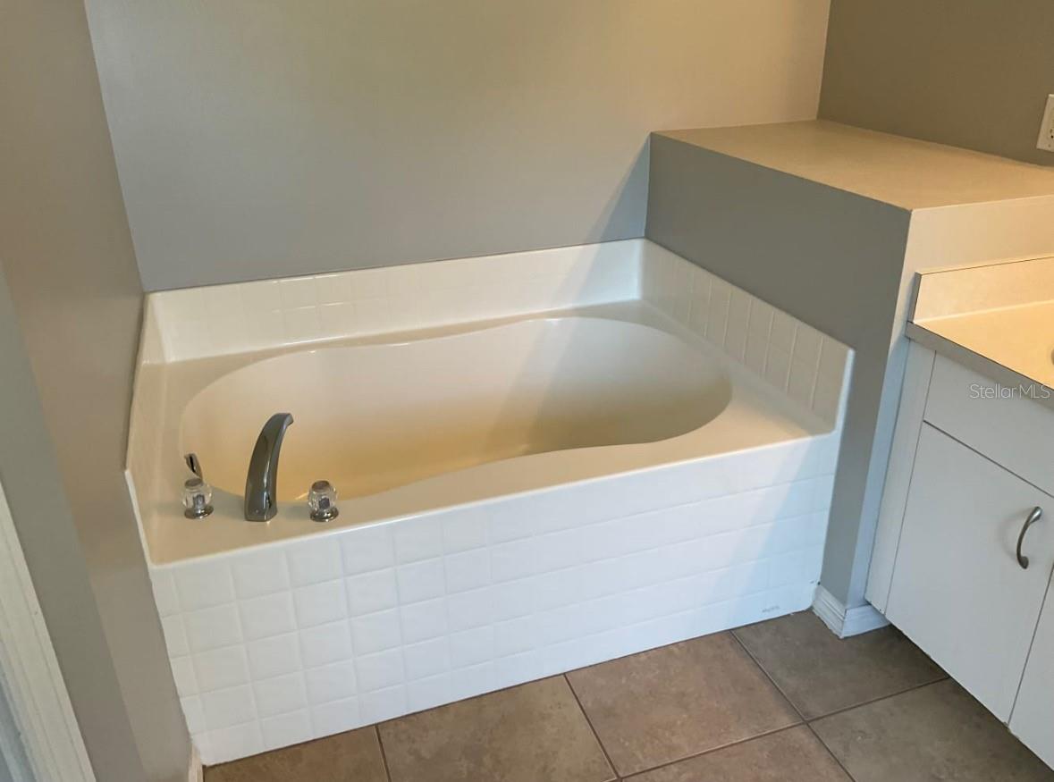 Image 11 of 14 For 2467 Zuyder Terrace