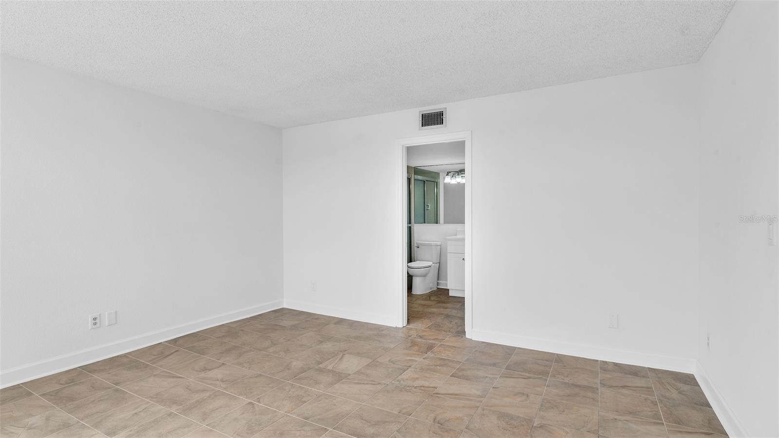 Image 12 of 28 For 7405 Bay Island Drive S 121