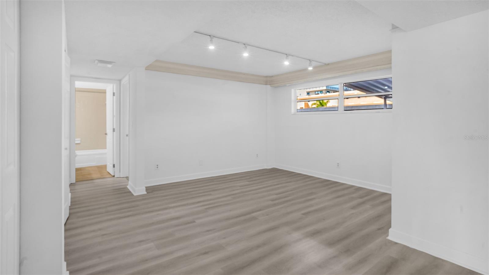 Image 15 of 28 For 7405 Bay Island Drive S 121