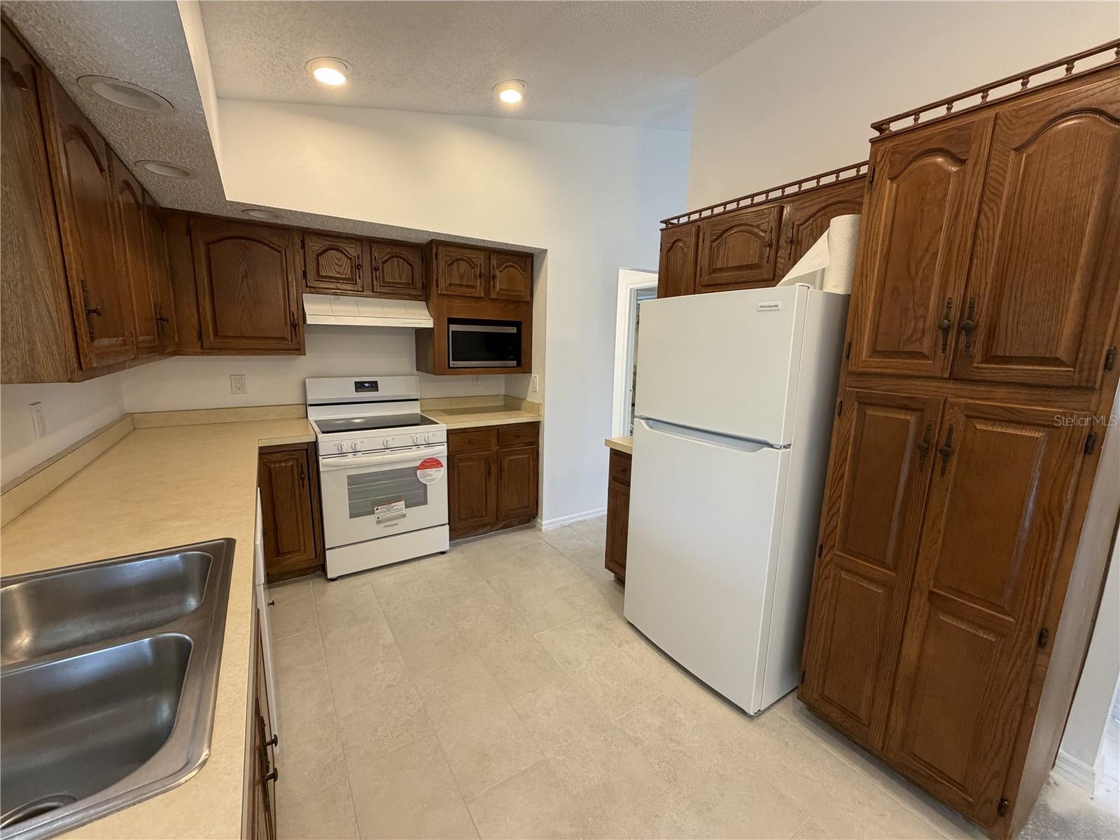 Image 8 of 19 For 531 Baffin Drive