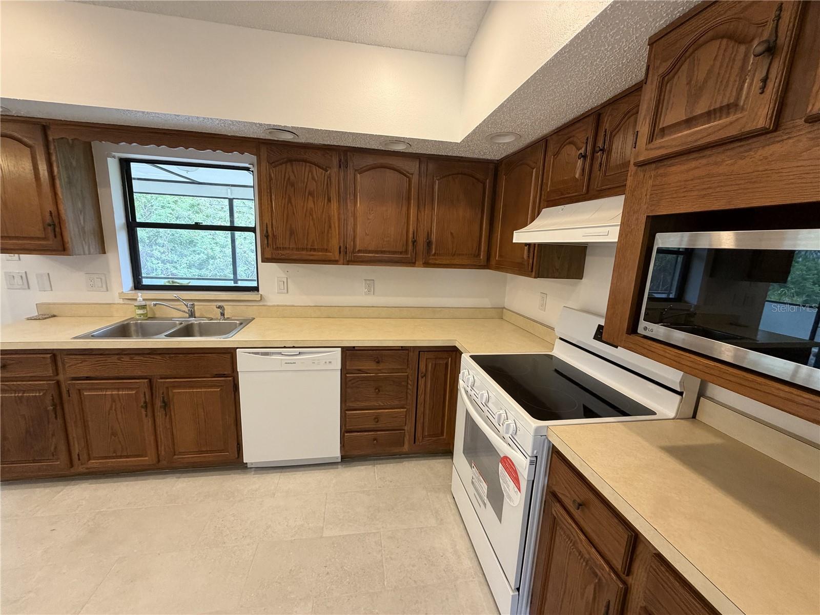 Image 9 of 19 For 531 Baffin Drive