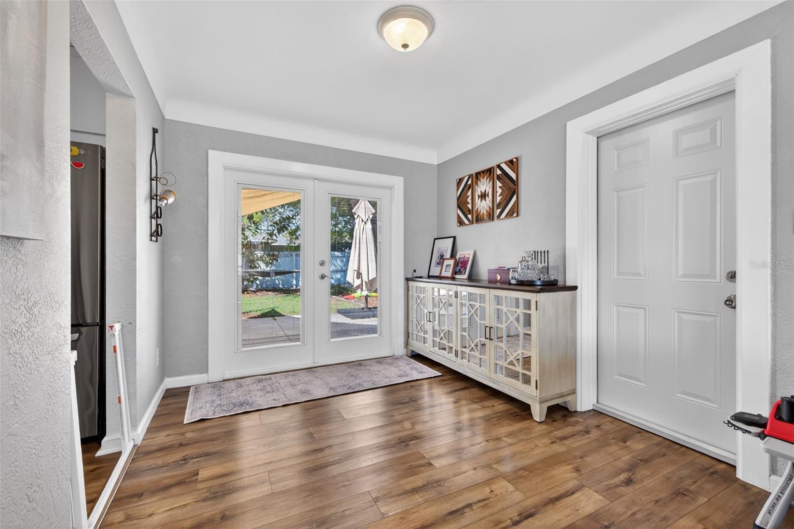 Listing photo id 8 for 6410 14th Street N