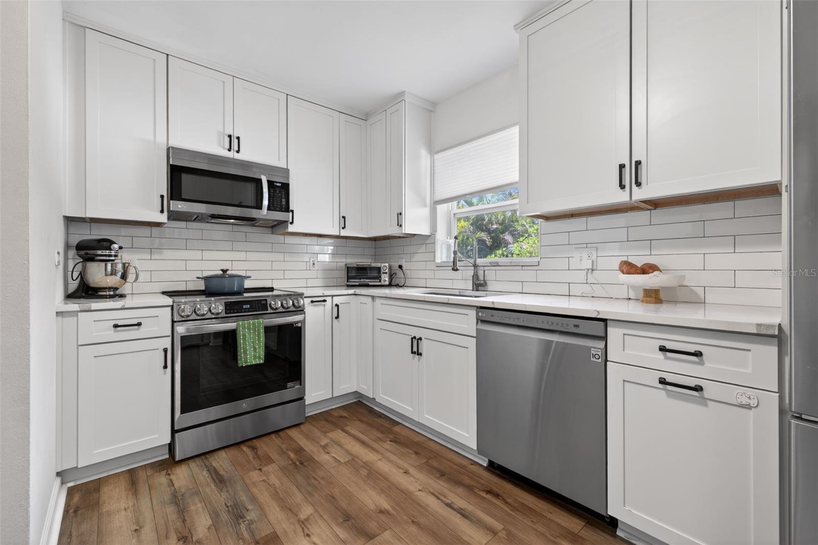 Listing photo id 9 for 6410 14th Street N