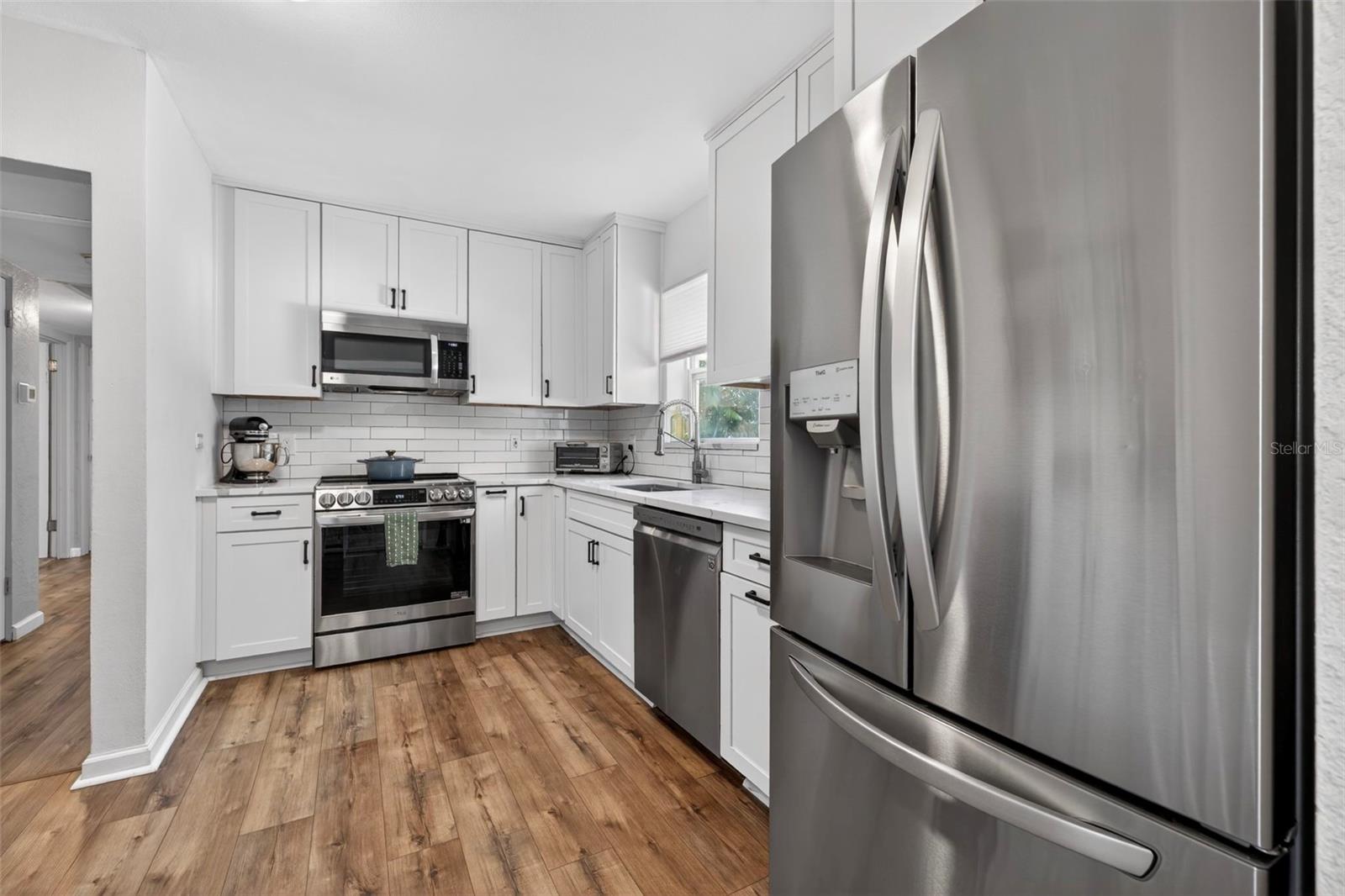 Listing photo id 11 for 6410 14th Street N