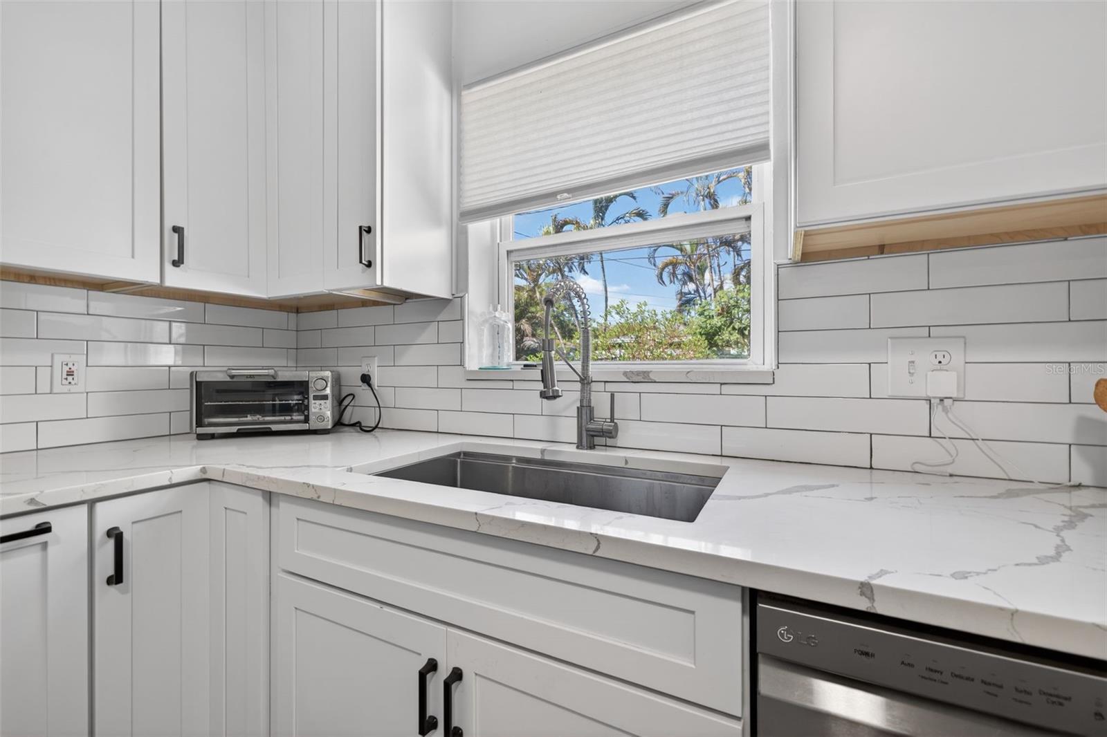 Listing photo id 13 for 6410 14th Street N