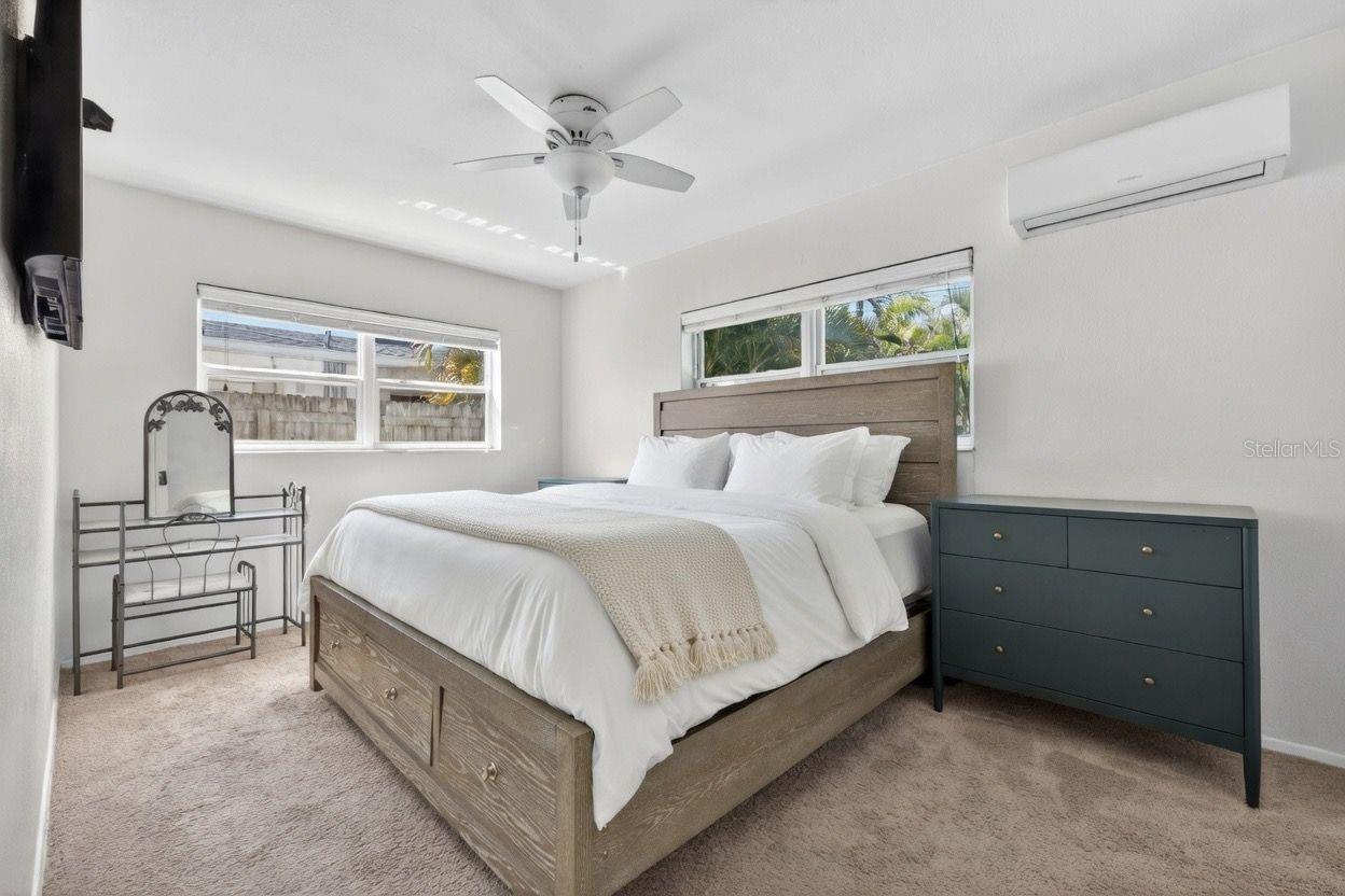 Listing photo id 15 for 6410 14th Street N