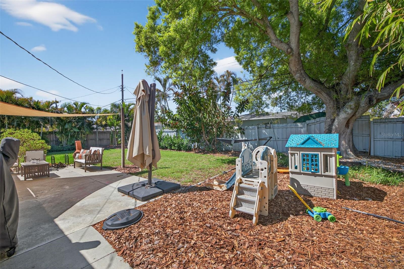 Listing photo id 21 for 6410 14th Street N