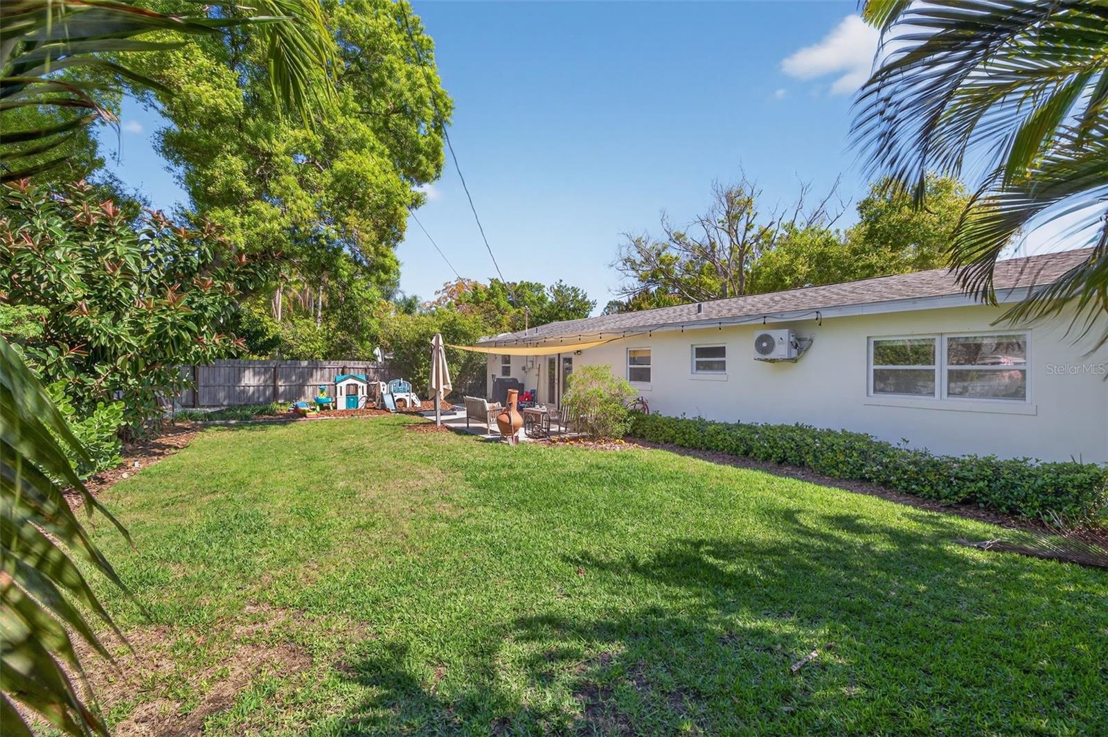 Listing photo id 23 for 6410 14th Street N