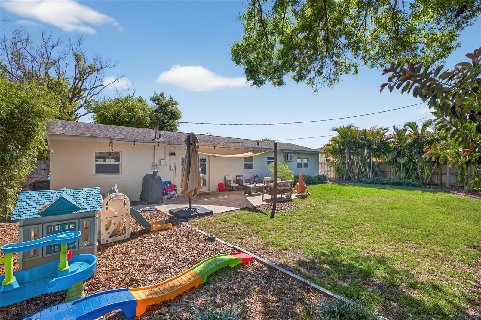 Listing photo id 25 for 6410 14th Street N