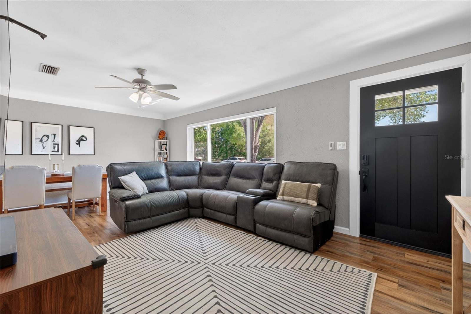 Listing photo id 4 for 6410 14th Street N