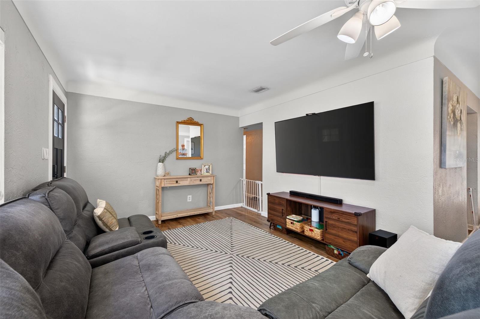 Listing photo id 5 for 6410 14th Street N