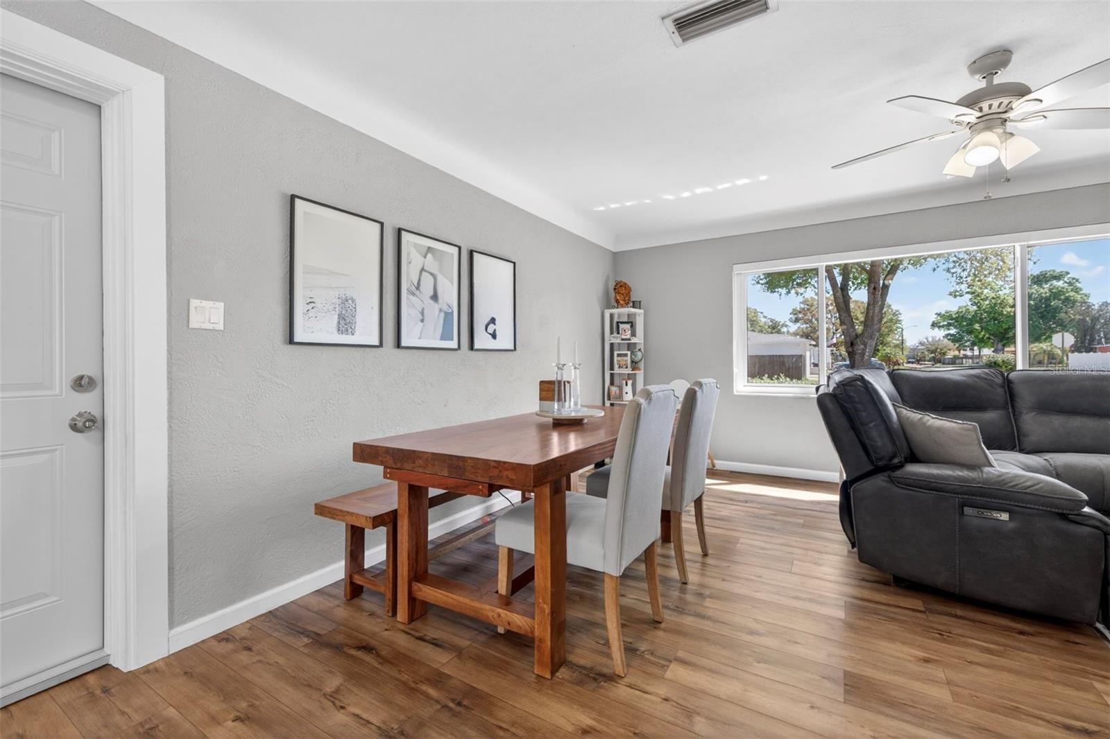 Listing photo id 7 for 6410 14th Street N