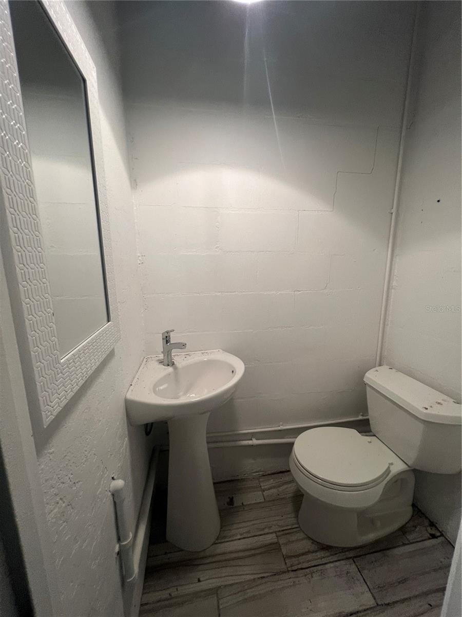 Image 4 of 6 For 2431 Sunrise Drive Se