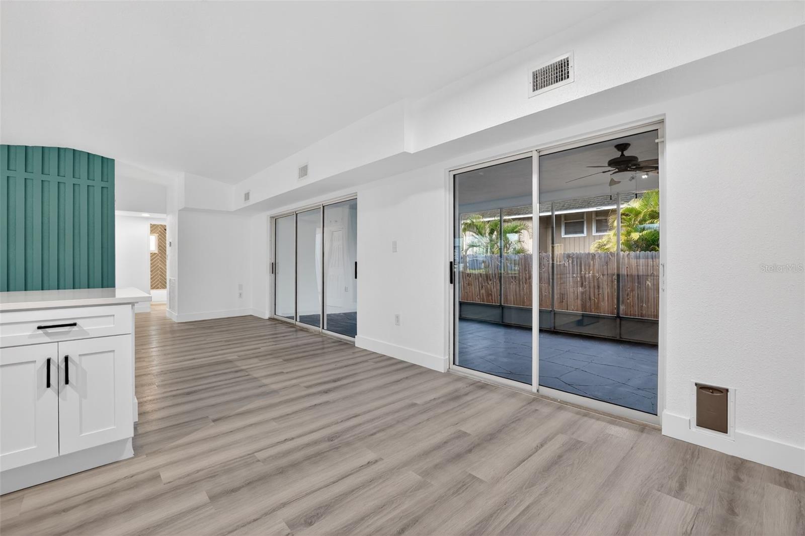 Listing photo id 10 for 695 Sunset Dr