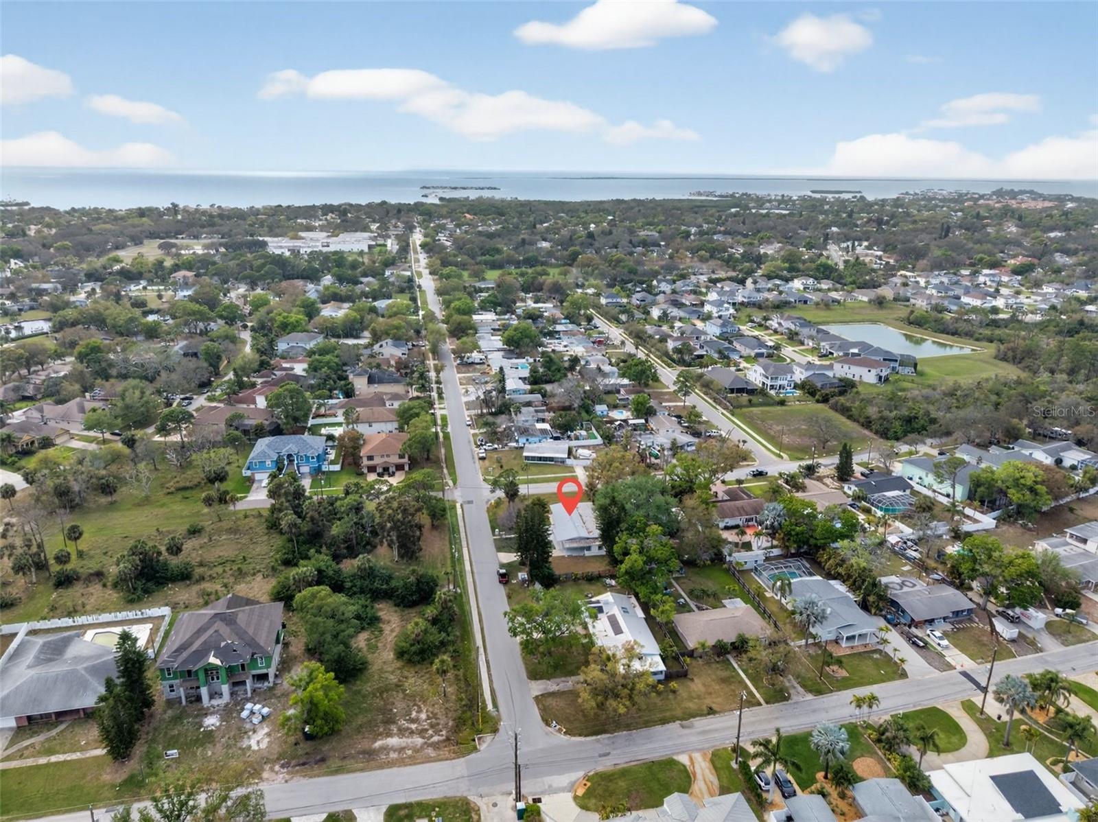 Listing photo id 21 for 695 Sunset Dr