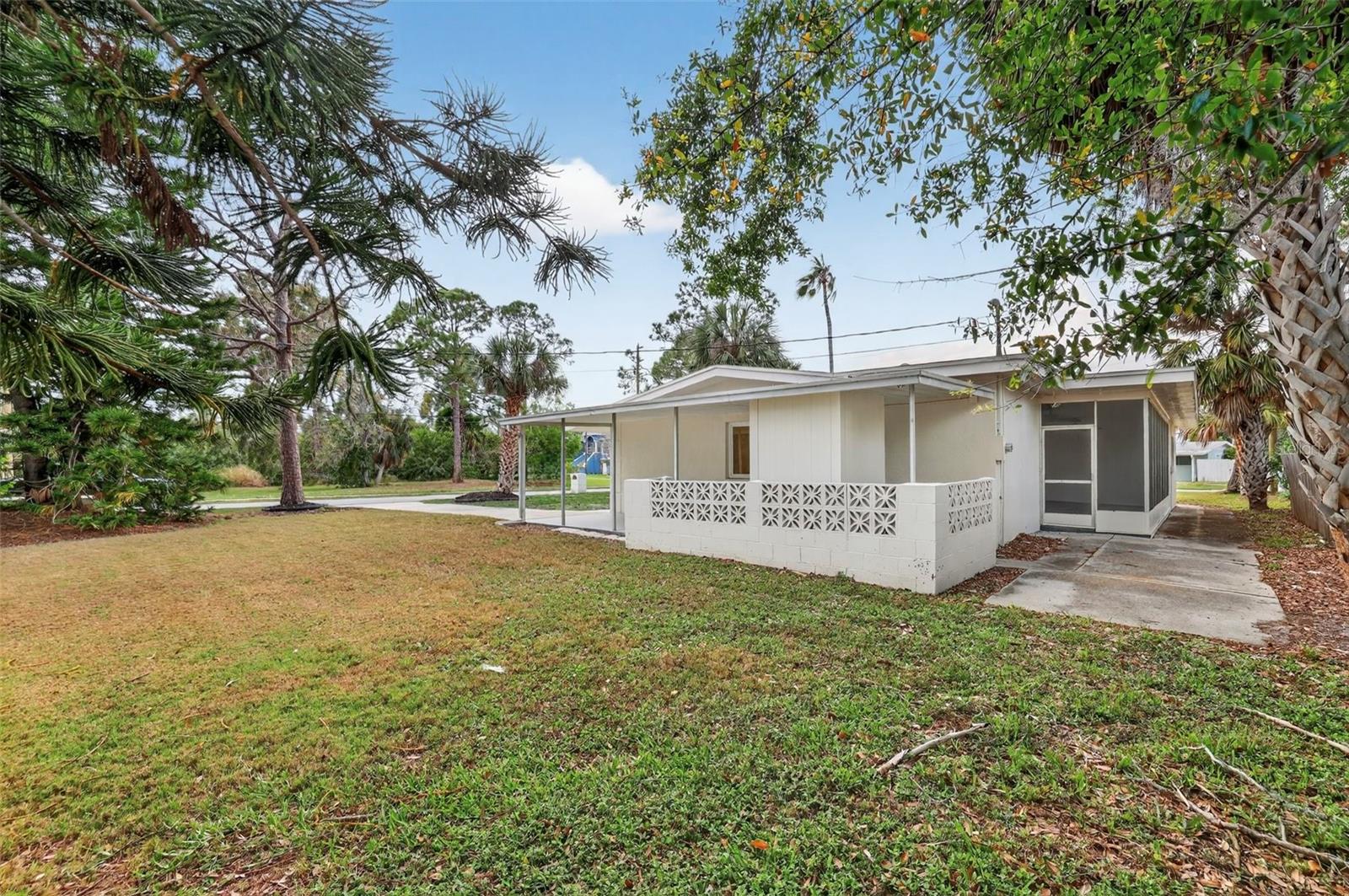 Listing photo id 27 for 695 Sunset Dr