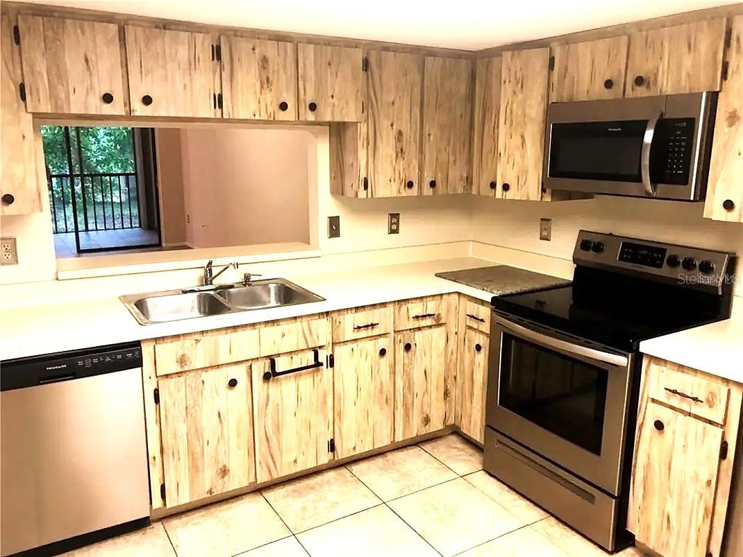 Image 6 of 15 For 2661 Sabal Springs Circle 204