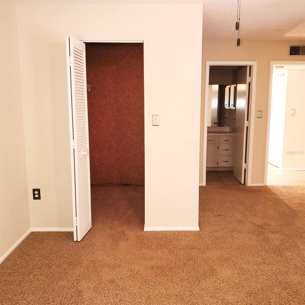 Image 8 of 15 For 2661 Sabal Springs Circle 204