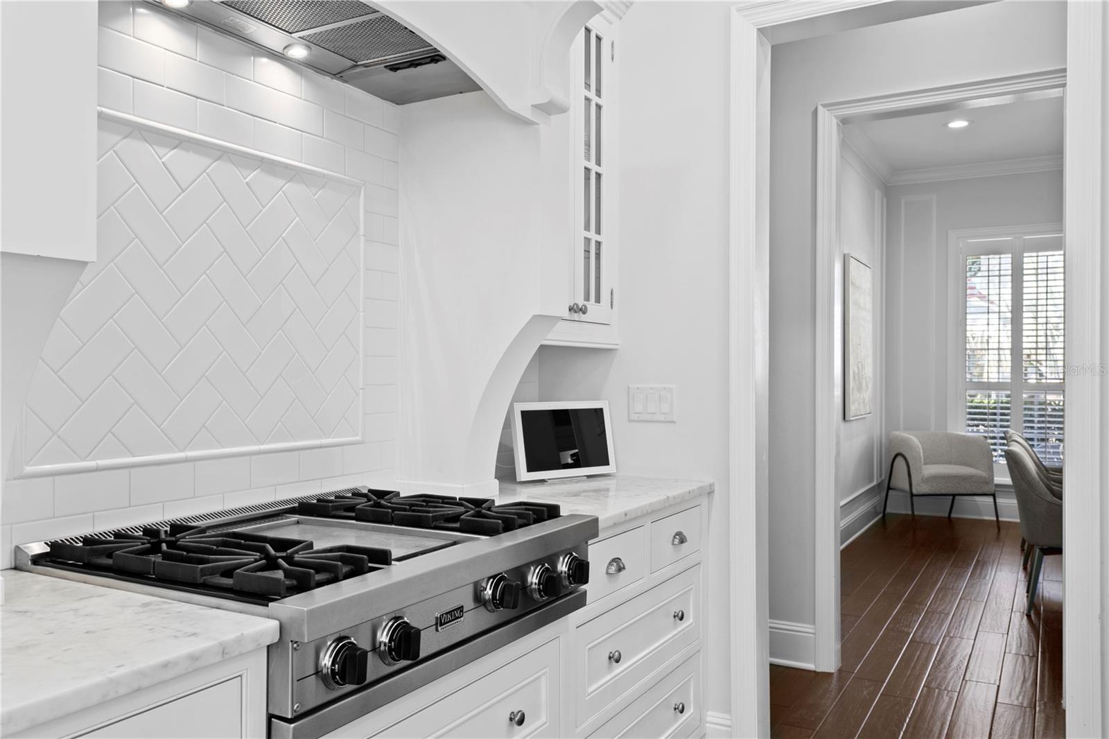 Image 18 of 87 For 12 Treasure Drive