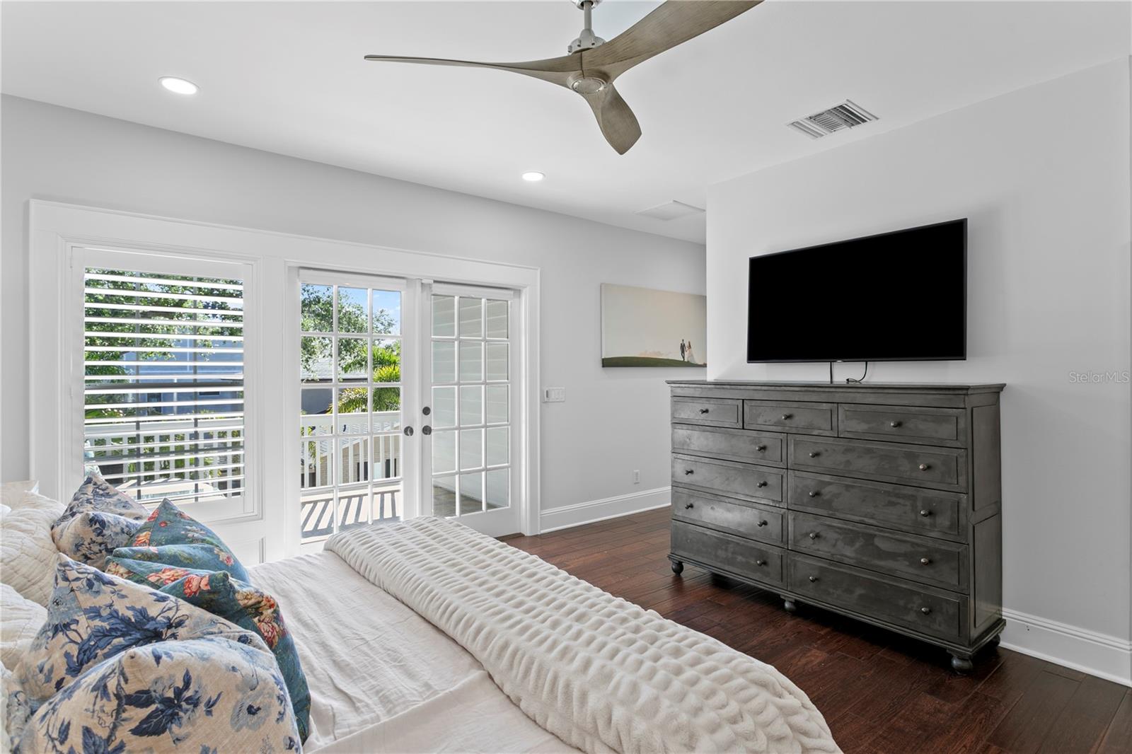 Image 39 of 87 For 12 Treasure Drive