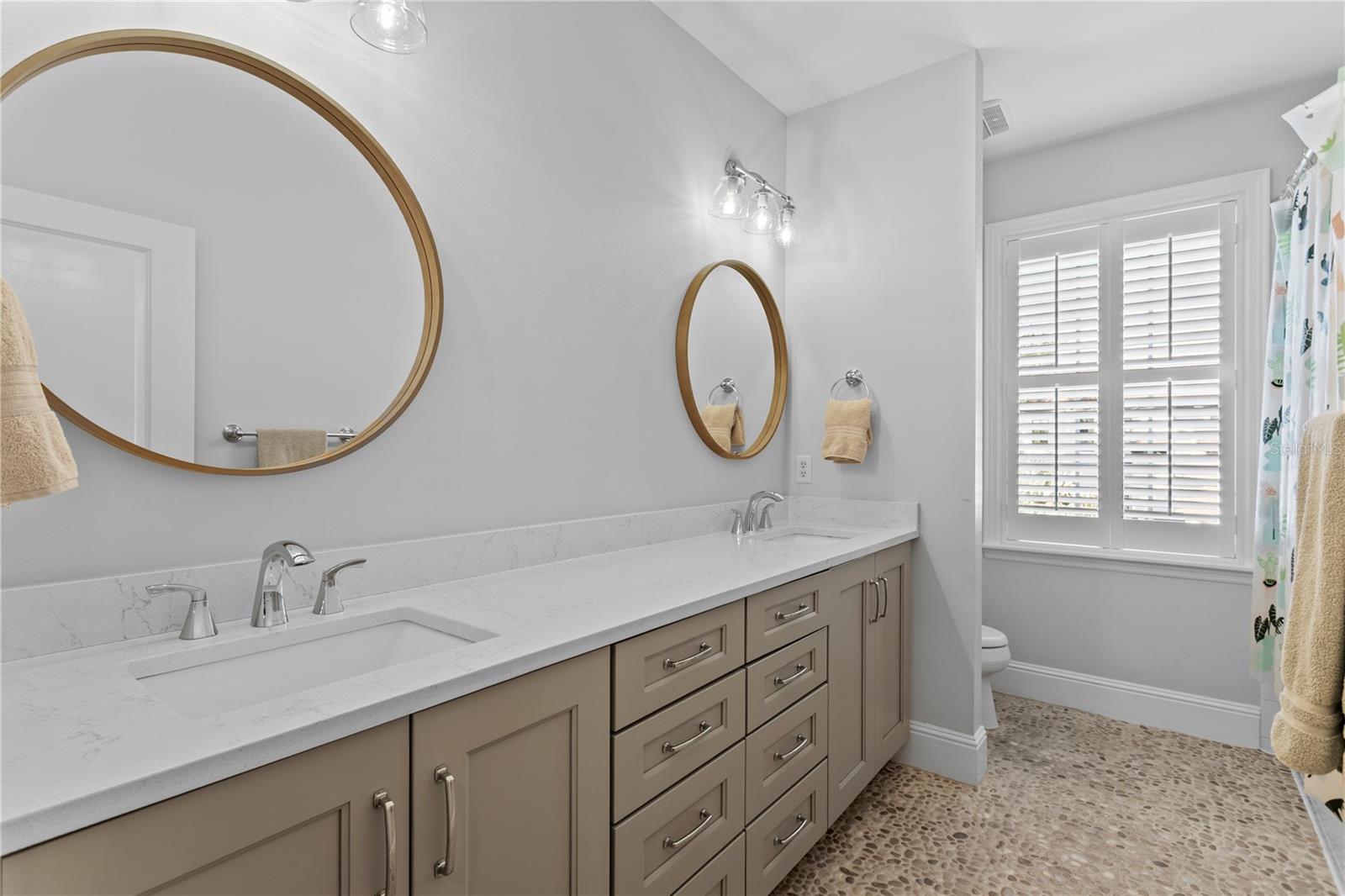 Image 46 of 87 For 12 Treasure Drive