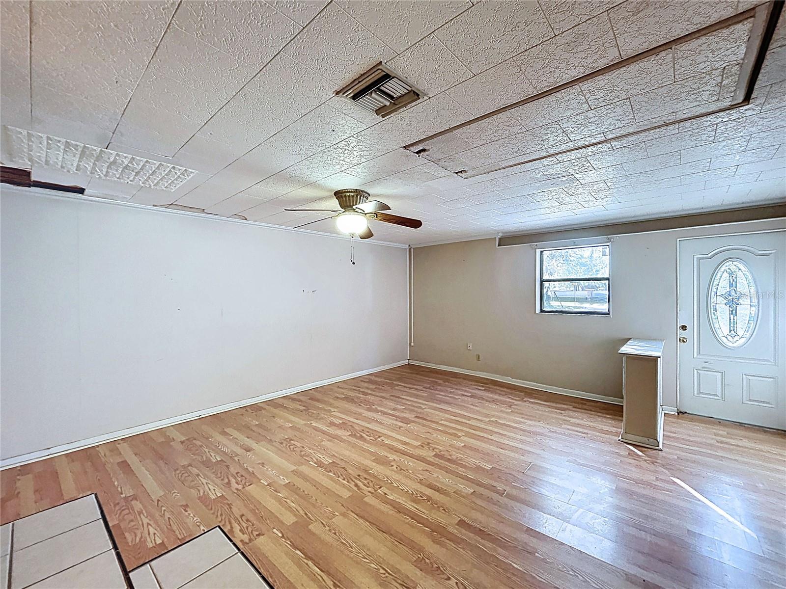 Image 11 of 60 For 17902 Burnside Road